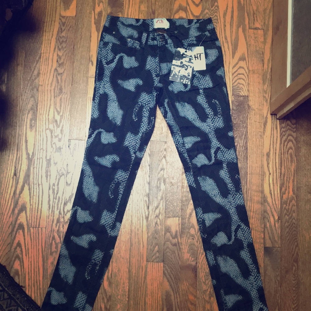 Chor snake print denim skinny stretch jeans.  Sz 1